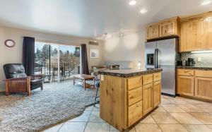 Rustic Pet-Friendly Second Floor Condo