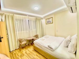 Memphis Pyramids View