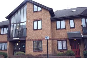 Stunning 1 Bed Spacious Flat with Private Parking!