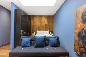 Sought After Studio Overlooking Portobello Road