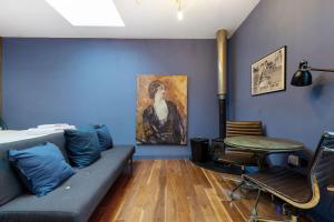 Sought After Studio Overlooking Portobello Road