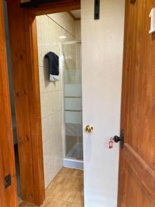 Habitación doble con baño privado Wifi y Tv Cable - Habitación 01