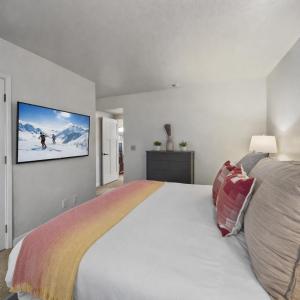 129 Park Station Escape! Cozy Condo with Pool Hot Tub! Walking Distance to Main Street Town Lift! by SkyRun Park City