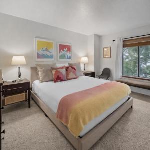 129 Park Station Escape! Cozy Condo with Pool Hot Tub! Walking Distance to Main Street Town Lift! by SkyRun Park City