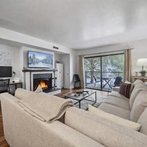 129 Park Station Escape! Cozy Condo with Pool Hot Tub! Walking Distance to Main Street Town Lift! by SkyRun Park City