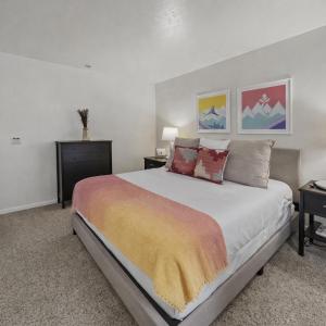 129 Park Station Escape! Cozy Condo with Pool Hot Tub! Walking Distance to Main Street Town Lift! by SkyRun Park City