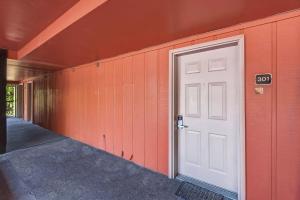 Downtown Studio on the River