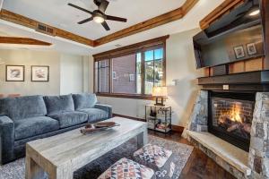 One Ski Hill Place S8325