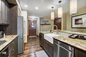 One Ski Hill Place S8325