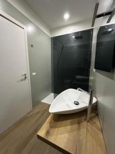 Yes I Know My Room - Foria