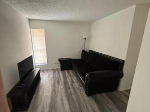 2 or 3 Bedroom Extended Stay Walk to Strip MGM Casino Shop Club