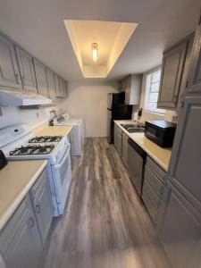 2 or 3 Bedroom Extended Stay Walk to Strip MGM Casino Shop Club