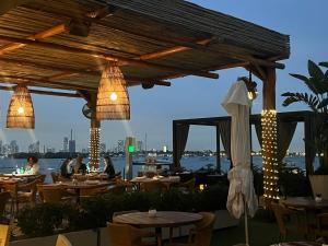 Stunning Views 2BD Condo at Hotel w Pool, Bar