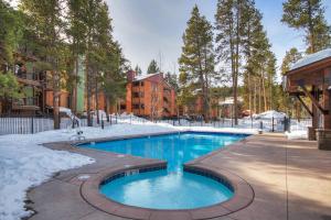 Modern 1BR Walk to Peak 9 Lifts at 800 Columbine - Sleeps 4