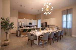 11BR Luxury w Game Room Pool Near Disney