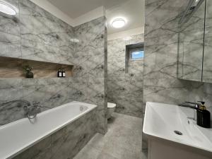 Spacious 3BR Apartment near Metro