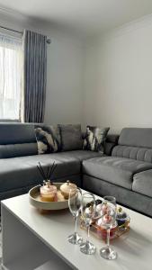 Modern 2-Bed Flat, Spacious, near Harry Potter Studio