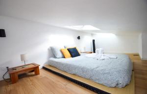 Charmant studio avec mezzanine - R9