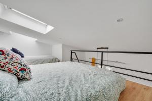 Charmant studio avec mezzanine - R9