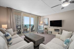 Beautiful 2 Bedroom Condo at the Quay!