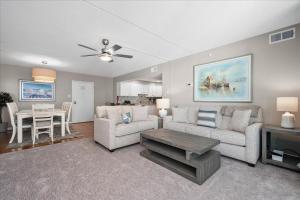 Beautiful 2 Bedroom Condo at the Quay!