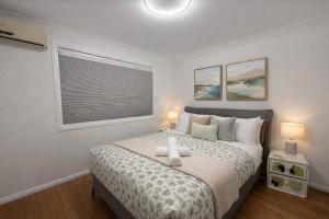 Modern Suburban Grandeur - Luxury Family Estate in Stretton