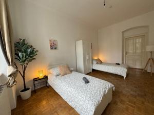 130 m2 Stylish 5-Room Apartment