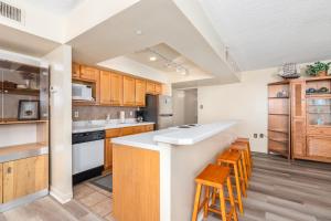 3 Bedroom Ocean Front Condo in Highly Desired Quay