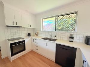 Palm Beach 3BR Coastal Home - Walk to Beach