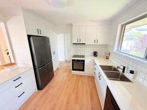 Palm Beach 3BR Coastal Home - Walk to Beach