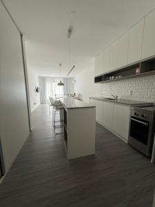 Monoambiente luminoso a pasos del mar con cochera