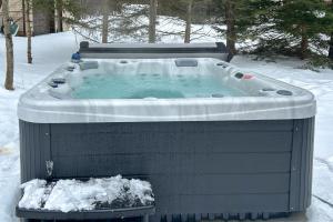 Private Hot Tub Charming Poconos Cabin!