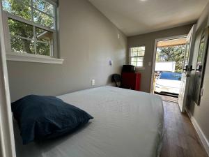 Private En-suite in Tiny Luxury Home