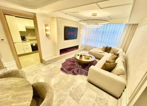 Modern Living 16th Floor Stay - 2 Bedrooms & Views