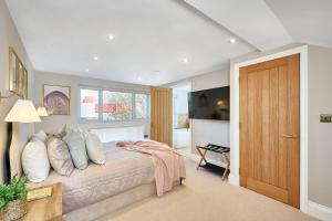 Stylish 4 bed home in Old Trafford next to MUFC