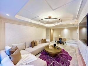 Modern Living 16th Floor Stay - 2 Bedrooms & Views