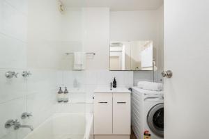 1 Bdrm With Parking, Walk to Beach