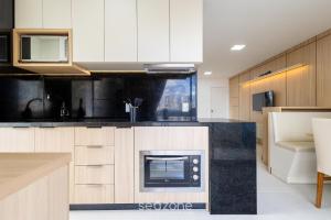 Apto c Varanda e Churrasq. a 350m do Mar EIM0301