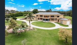 Exclusive Dural Estate Stay A Grand Luxury Escape