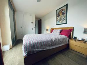 Apartment with skyline views of London