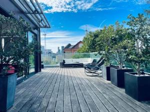 Apartment with skyline views of London