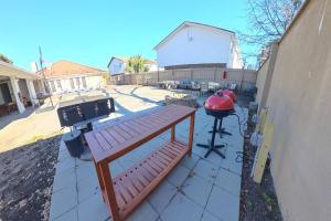 Elegant Huge Ocean View 4 King, Private Pool, Huge Yard, Enormous Game Garage, BBQ, & Rooftop Deck