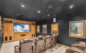 Luxe Park City Escape Hot Tub & Theater