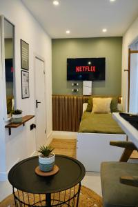 THE COZY CAVE includes Private entry PS5 Netflix