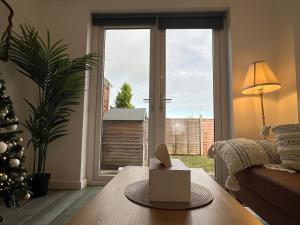 Entire 3 Bed Home Bristol Spacious Parking