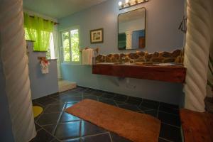 The SeaDog Inn-Oceanfront Villa