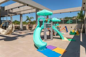 Apartamento com Vista Mar e Piscina