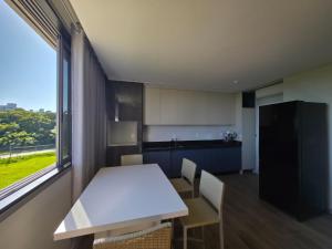 Apartamento com Vista Mar e Piscina