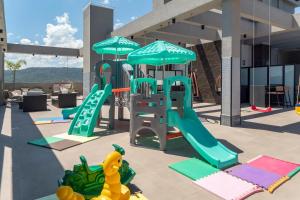 Apartamento com Vista Mar e Piscina