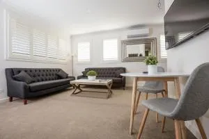 Newington Apartments - Snake Valley